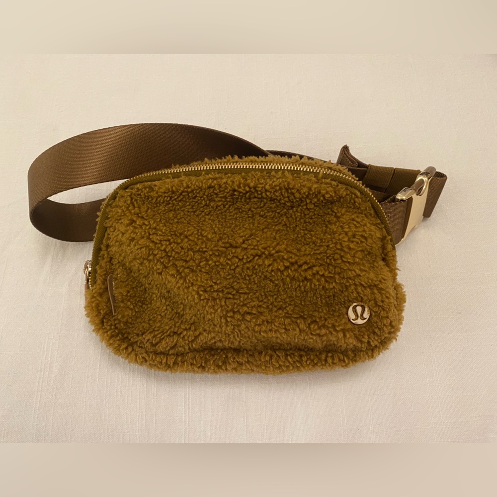 Lulu Lemon Everywhere Belt Bag Fleece - Brown